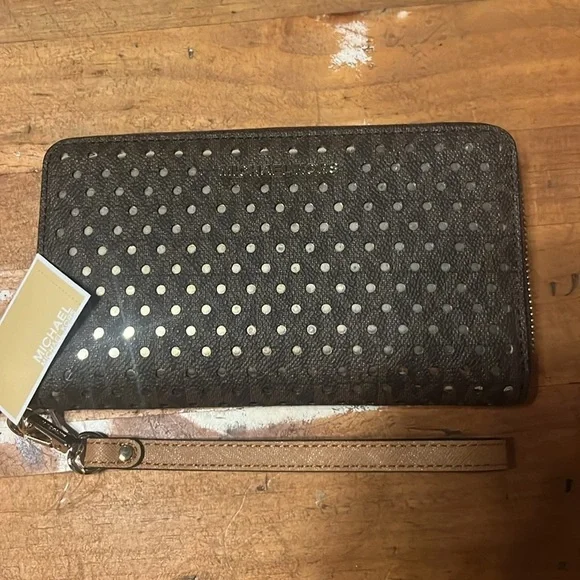 NWT Michael Kors Laser Cut Wallet /Wristlet - Picture 6 of 8